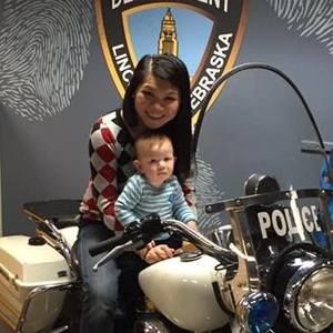 Meet your Posher, Lois